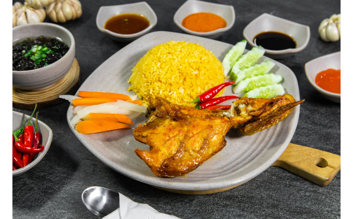 Cơm Cánh Ức Gà Ta