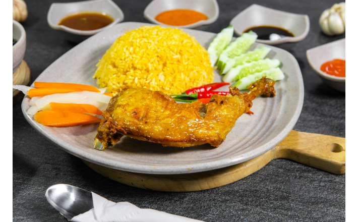 Cơm Đùi Gốc Tư Gà Ta 